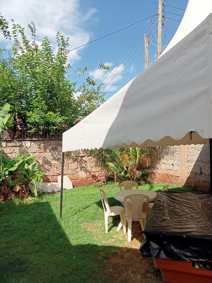 Pinkroses Gardens Hostel Nairobi Bagian luar foto