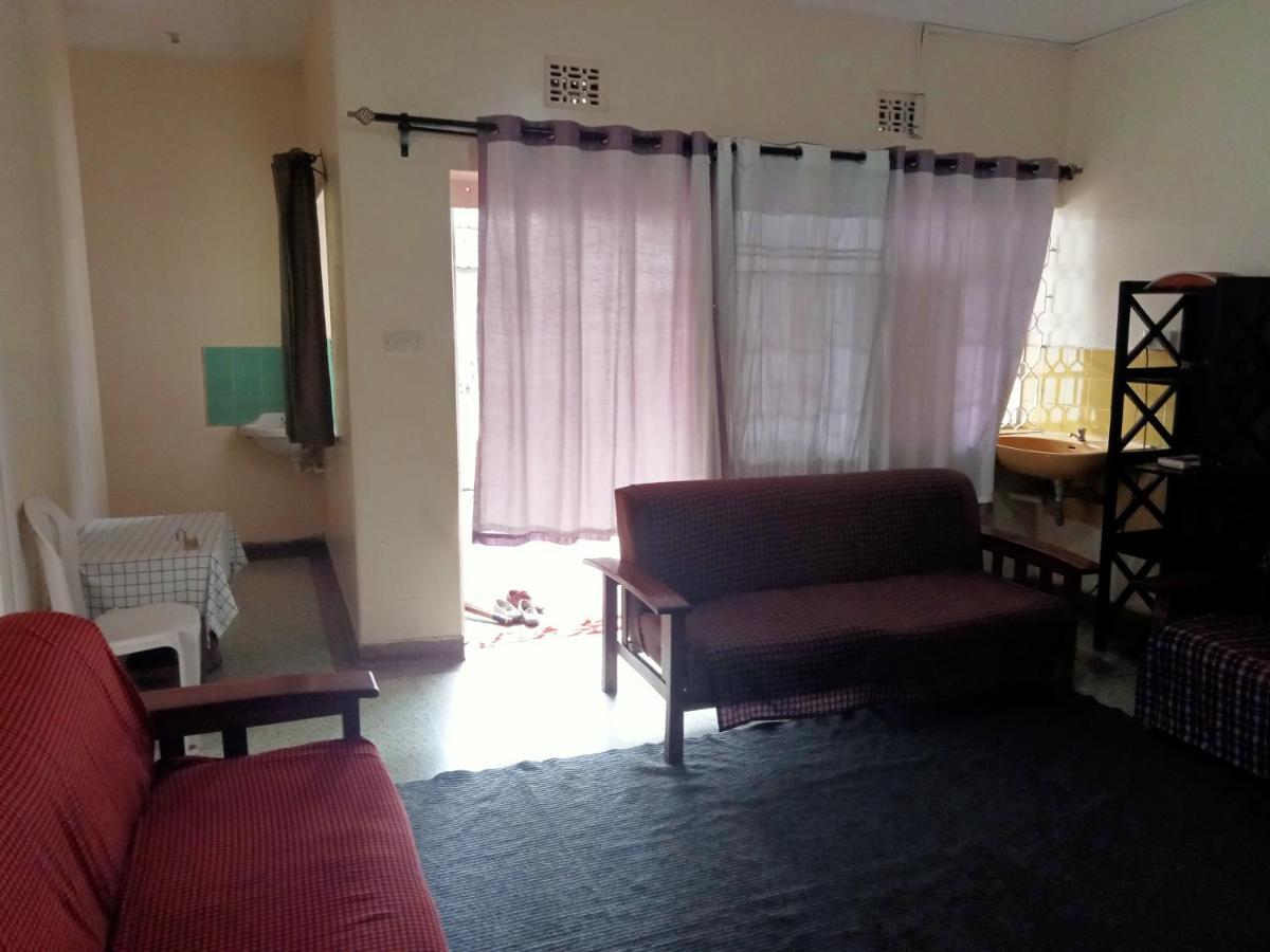 Pinkroses Gardens Hostel Nairobi Bagian luar foto